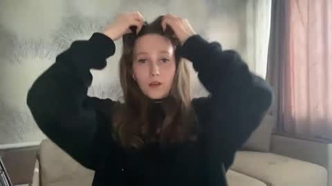 Snapshot of lunafeather chatting on January 2026 10:20:01 AM lunafeather online show from January 2026 10:20:01 AM