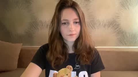 Snapshot of lunafeather chatting on February 2026 05:19:02 AM lunafeather online show from February 2026 05:19:02 AM