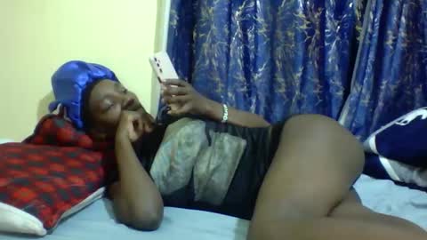 lunah_kitty online show from May 2026 06:04:01 PM