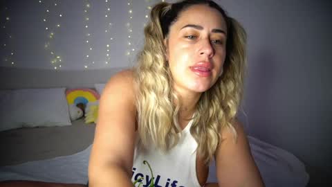 Laura online show from April 2026 04:33:02 AM