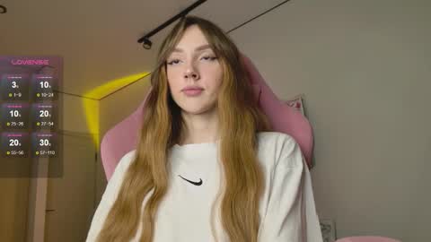 Luna online show from October 2025 10:08:01 PM