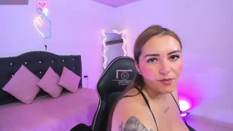 Snapshot of lunakitty_tay chatting on April 2026 11:38:01 AM LUNA KITTY online show from April 2026 11:38:01 AM