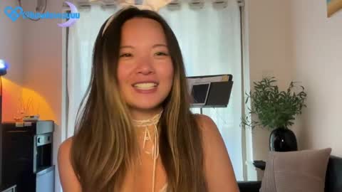 Snapshot of lunalovesuuuuu chatting on April 2026 01:30:02 AM Luna online show from April 2026 01:30:02 AM