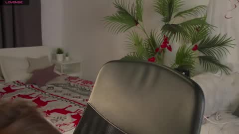 lunaolivia_ online show from February 2026 01:20:01 PM