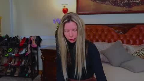 Snapshot of lunarishi chatting on February 2026 06:09:01 AM Luna Rishi online show from February 2026 06:09:01 AM