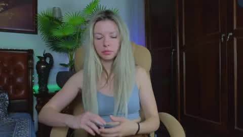 Snapshot of lunarishi chatting on May 2026 05:56:01 AM Luna Rishi online show from May 2026 05:56:01 AM