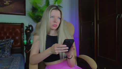 Snapshot of lunarishi chatting on May 2026 05:57:02 AM Luna Rishi online show from May 2026 05:57:02 AM