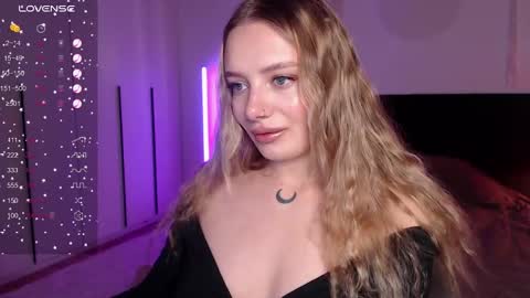 LunaticaBae online show from February 2025 01:22:01 AM