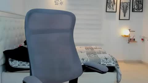 Lunay online show from March 2026 11:01:01 PM