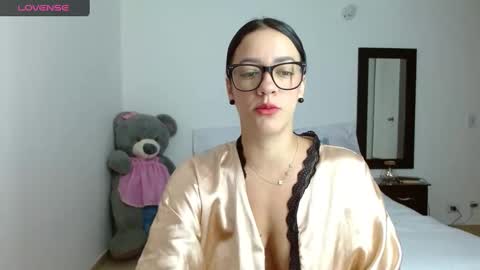 lunayois02 online show from December 2024 11:59:01 AM