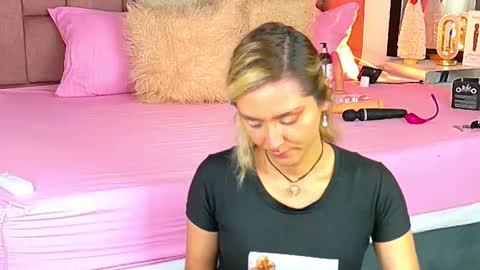 lunitadiva online show from December 2025 02:47:02 PM