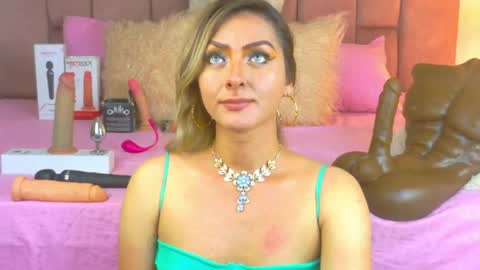 Snapshot of lunitadiva chatting on May 2026 04:15:01 PM lunitadiva online show from May 2026 04:15:01 PM