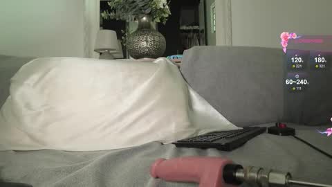 lusciouslipsxx online show from March 2026 07:32:02 AM