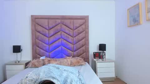 Lushian And Luna online show from November 2025 01:32:01 PM