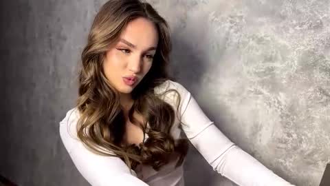 Mira online show from October 2025 09:37:01 PM