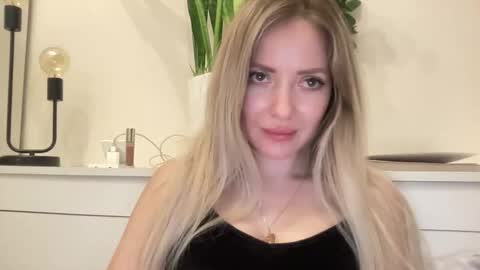 lusiluv online show from April 2026 10:07:02 PM