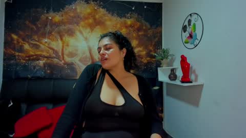 Snapshot of lust_mom chatting on December 2024 09:13:02 AM Angela 3 online show from December 2024 09:13:02 AM