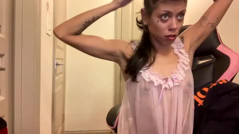 Snapshot of lustforlola chatting on December 2024 07:49:02 AM LOLA online show from December 2024 07:49:02 AM