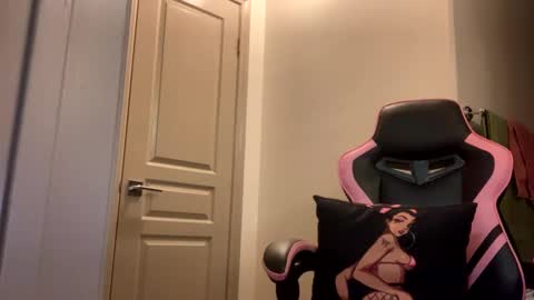 Snapshot of lustforlola chatting on December 2024 04:57:01 AM LOLA online show from December 2024 04:57:01 AM