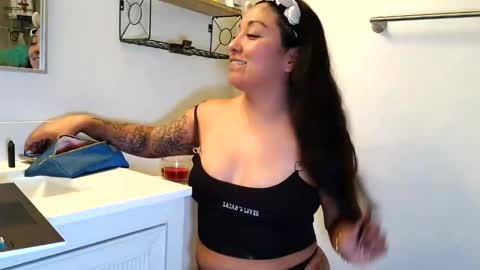 Snapshot of lustfulglance chatting on November 2025 08:11:02 PM LustfulGlance online show from November 2025 08:11:02 PM