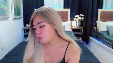 Snapshot of lustfuloffendertrina chatting on January 2025 10:48:01 PM Trina online show from January 2025 10:48:01 PM
