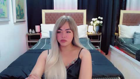 Snapshot of lustfuloffendertrina chatting on January 2025 01:05:02 PM Trina online show from January 2025 01:05:02 PM