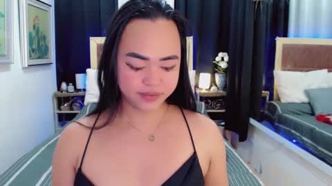 Snapshot of lustfuloffendertrina chatting on February 2025 11:10:02 AM Trina online show from February 2025 11:10:02 AM