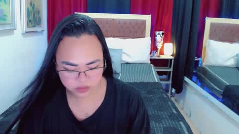 Snapshot of lustfuloffendertrina chatting on February 2025 05:01:01 AM Trina online show from February 2025 05:01:01 AM