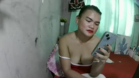 Snapshot of lusty_babe25 chatting on April 2026 08:06:01 AM Flora Mae online show from April 2026 08:06:01 AM