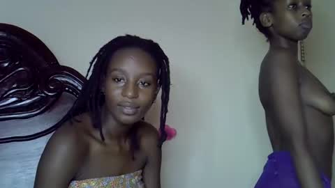 lutino_lovebirds online show from March 2026 04:50:01 AM