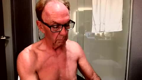 Snapshot of luv_missle chatting on June 2026 12:58:01 AM luv_missle online show from June 2026 12:58:01 AM