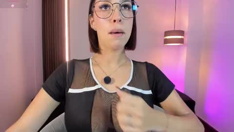 Lu. online show from December 2025 11:01:02 PM