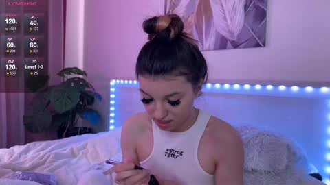 Snapshot of luvlyveronica chatting on May 2026 10:54:01 AM Veronica online show from May 2026 10:54:01 AM