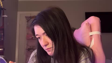 Snapshot of luvtheattention chatting on February 2025 04:09:02 AM AB online show from February 2025 04:09:02 AM