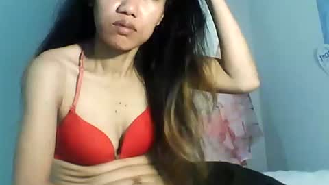 Bee Bee online show from October 2025 09:38:02 PM