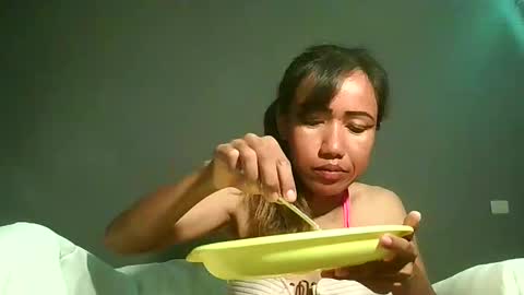 Snapshot of luvu4everxxx chatting on April 2026 03:53:01 AM Bee Bee online show from April 2026 03:53:01 AM