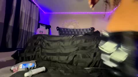 luvvlee online show from March 2026 06:52:02 AM