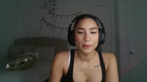 Liv 3 online show from November 2025 01:04:02 AM