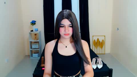 queen lux online show from September 2025 03:01:01 AM