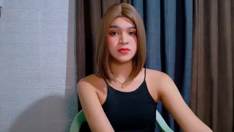 queen lux online show from March 2026 01:00:02 AM