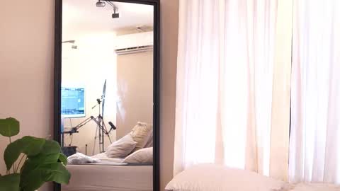 Luxa  online show from April 2026 01:00:02 PM