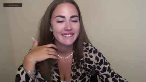 Snapshot of luxie_queen chatting on July 2026 12:18:02 PM Katie online show from July 2026 12:18:02 PM