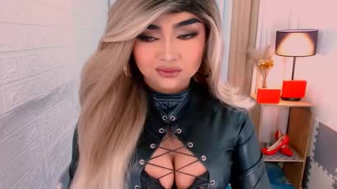 Sasha Blaire online show from November 2025 02:00:01 AM