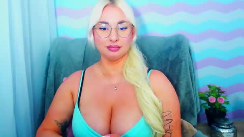 Snapshot of luxuriaaa chatting on June 2026 07:34:02 PM Luxuriaa online show from June 2026 07:34:02 PM