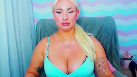 Snapshot of luxuriaaa chatting on June 2026 05:54:01 PM Luxuriaa online show from June 2026 05:54:01 PM