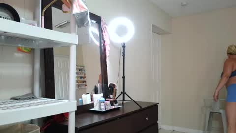 luxuriousbunny online show from August 2026 04:31:02 PM
