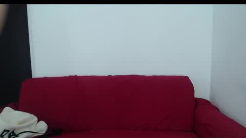 Snapshot of luxuriouss_s chatting on January 2025 07:03:01 AM Laura online show from January 2025 07:03:01 AM