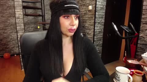 Snapshot of luxurymistress chatting on December 2024 07:17:01 PM Spoiled dominant mindfucker mistress MakeupartistNail ArtistFitness and Yoga lover online show from December 2024 07:17:01 PM