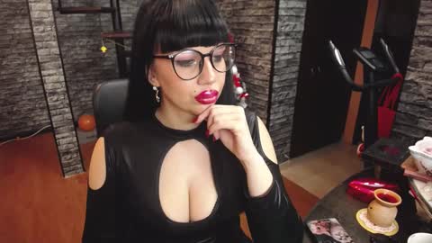 Snapshot of luxurymistress chatting on December 2024 03:22:01 PM Spoiled dominant mindfucker mistress MakeupartistNail ArtistFitness and Yoga lover online show from December 2024 03:22:01 PM