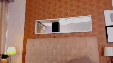 Lyan online show from December 2025 07:10:01 PM